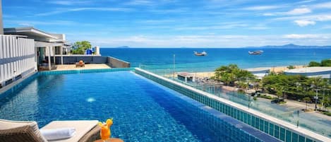 2 outdoor pools, a rooftop pool