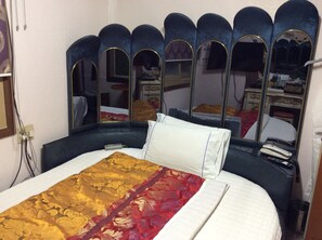 Standard Double Room | Free WiFi, bed sheets