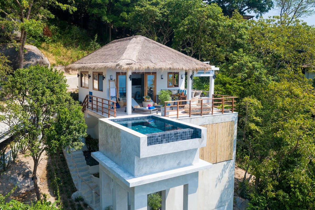 P10 - One Bedroom Private Pool Villa with Seaview | Minibar, in-room safe, individually decorated, individually furnished