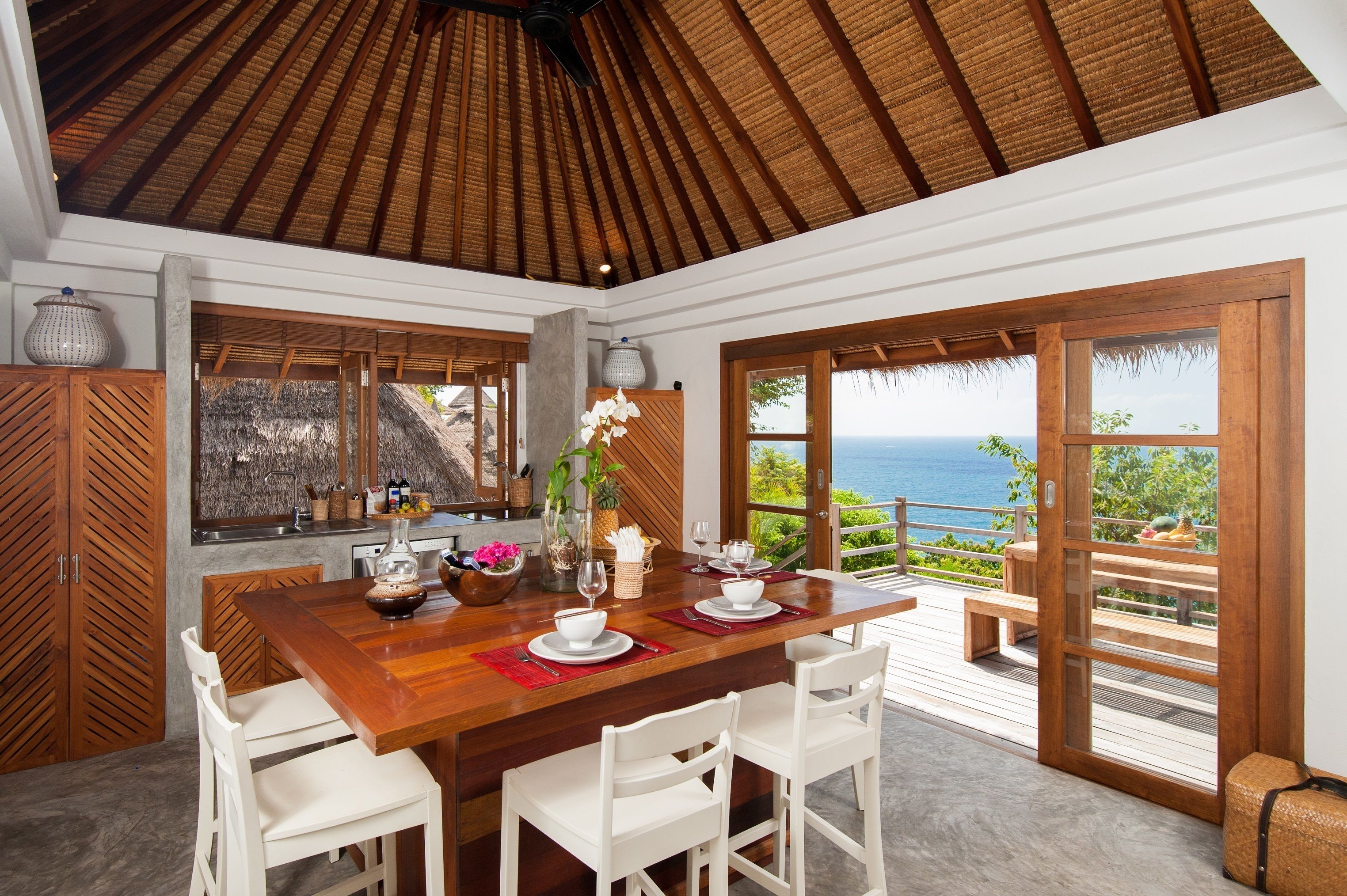 C14 Two-Bedroom Pool Villa | ครัวส่วนตัว | ตู้เย็น, ไมโครเวฟ, เตาประกอบอาหาร, เครื่องชงกาแฟ/ชา
