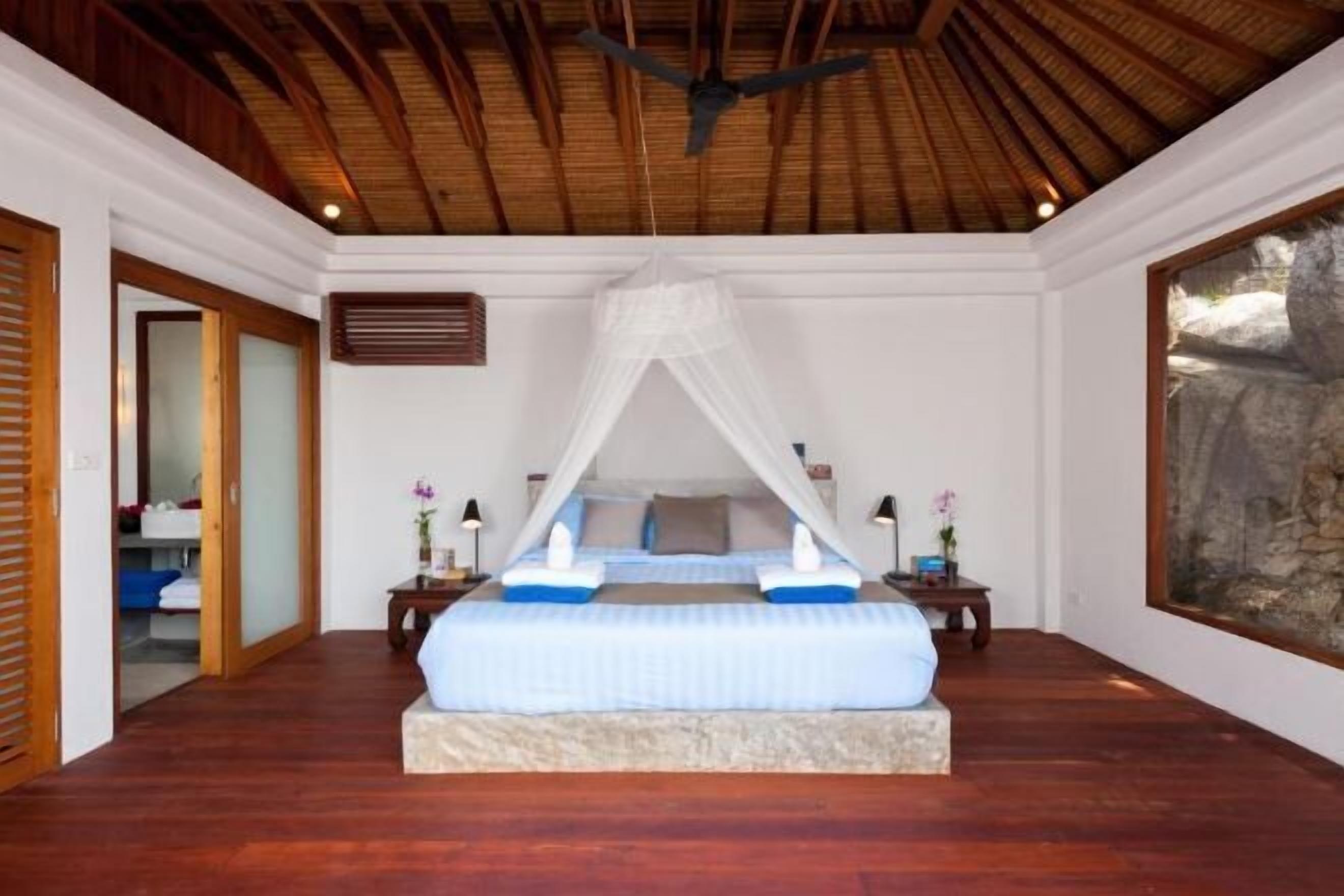 Minibar, in-room safe, individually decorated, individually furnished