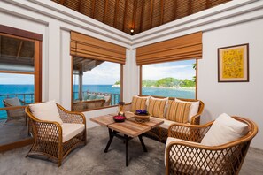 C5B Studio Pool Villa Sea Front  | Minibar, safe på rommet, individuelt dekorert og individuelt innredet