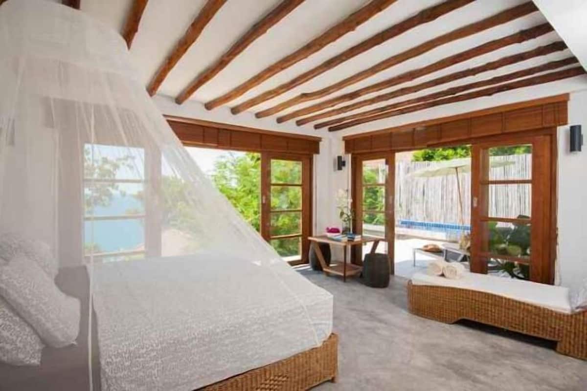 Minibar, in-room safe, individually decorated, individually furnished