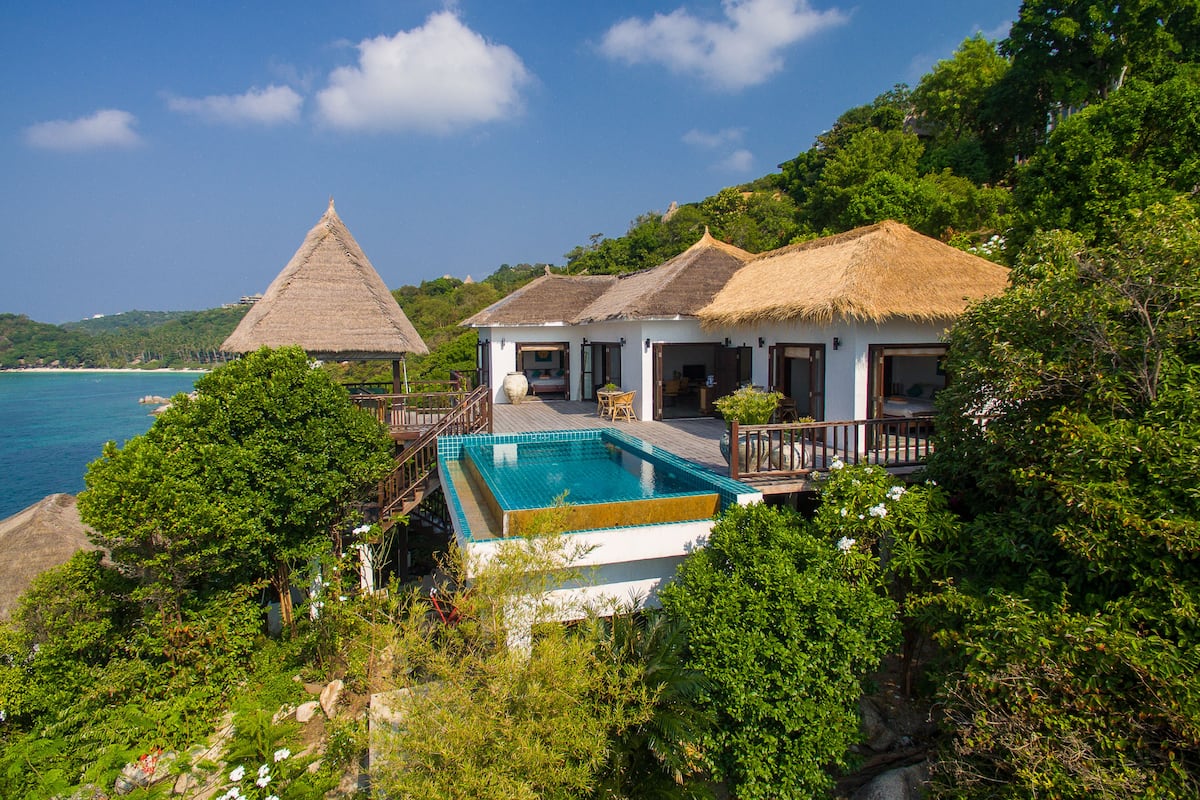 C5 Five-Bedroom Pool Villa Sea Front | Minibar, in-room safe, individually decorated, individually furnished