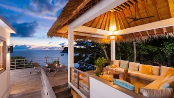 C25 Three Bedroom Pool Villa Sea Front | ๋ฐ์ฝ๋