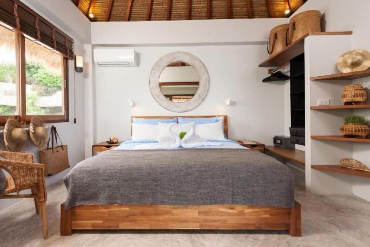 C23C One Bedroom Pool Villa Sea Front