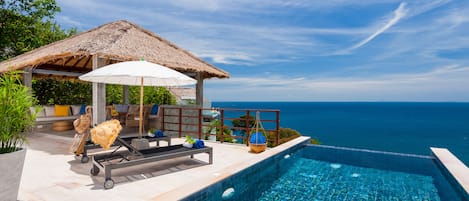 C16 Two-Bedroom Pool Villa with Seaview | Terras