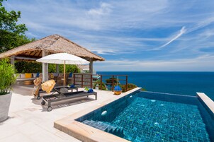 C16 Two-Bedroom Pool Villa with Seaview | Terraza o patio