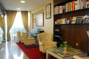 Standard-Einzelzimmer | Wohnbereich | LCD-Fernseher