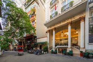 Front of property - Sunline Hotel (Hanoi)