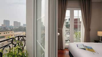 Kamar Eksekutif, pemandangan kota | Area keluarga | Televisi layar datar 32-inci dengan saluran TV kabel dan TV