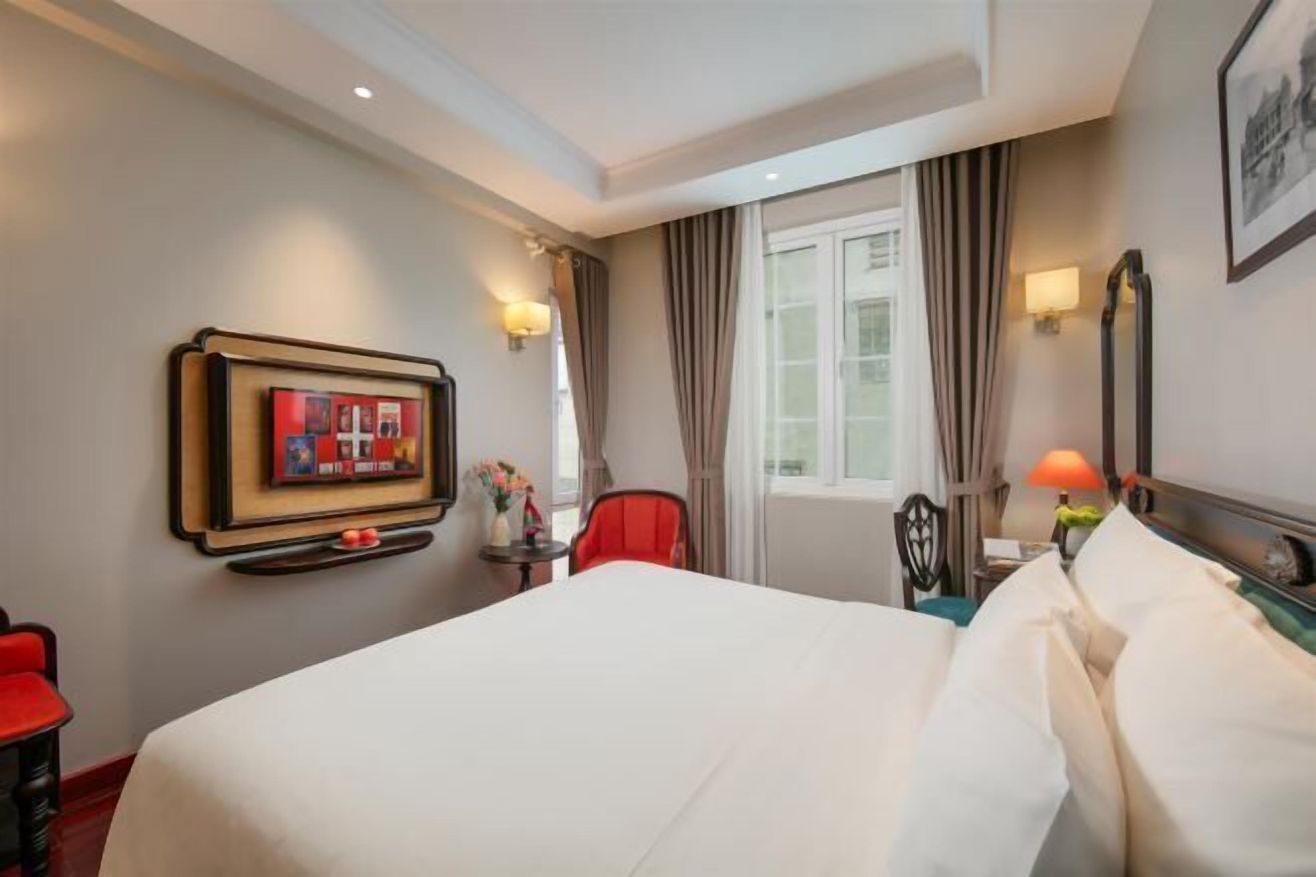 1 phòng ngủ, bộ đồ giường cao cấp, minibar, két bảo mật tại phòng 