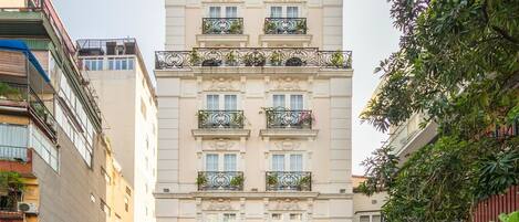 Vista frontal de la propiedad