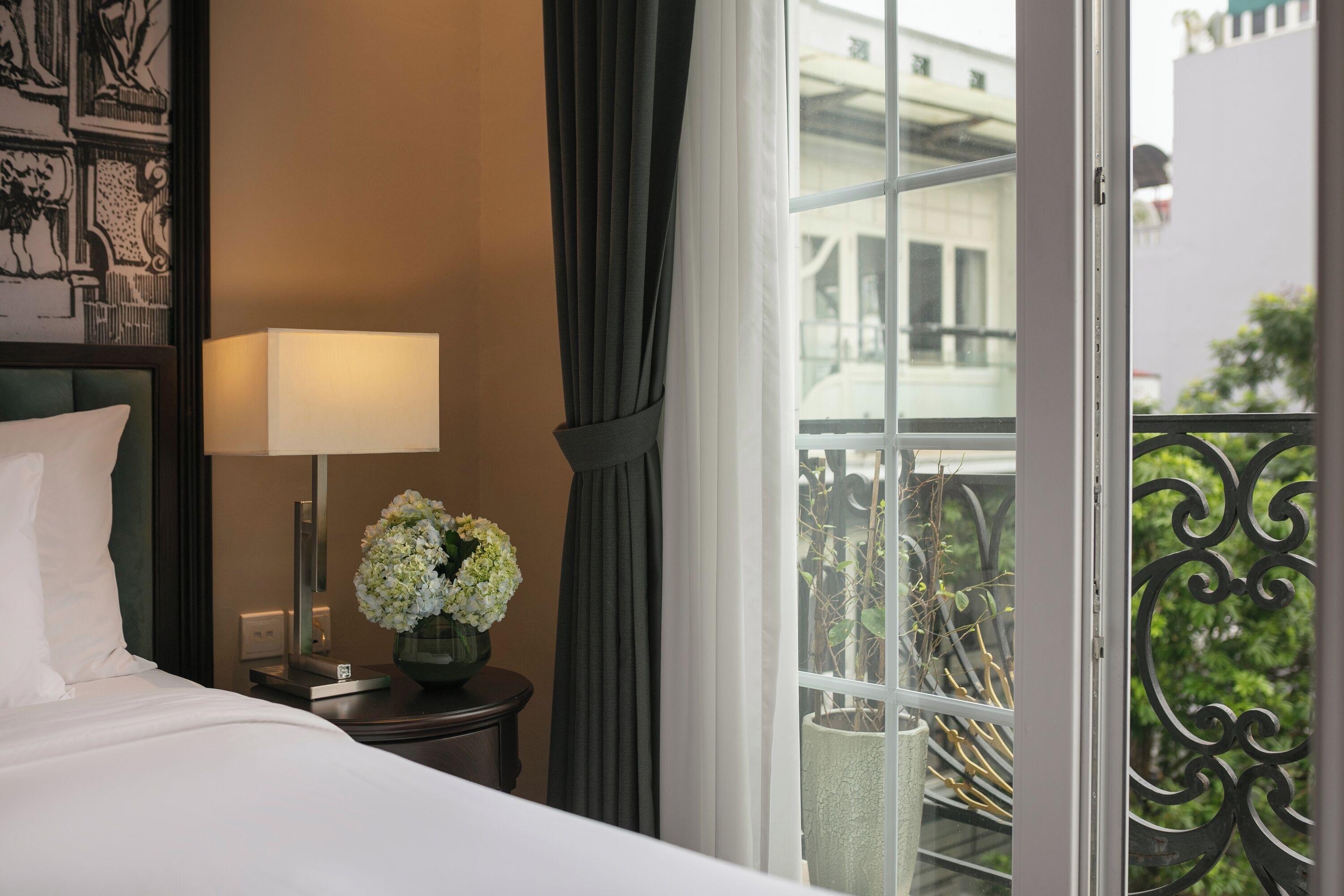 honeymoon double room, city view | living area | 32-inch flat-screen tv with cable channels, tv