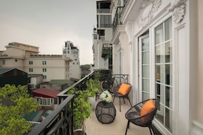 X Executive Terrace (Have 1 Big Terrace or 1 Terrace and 1 Small Balcony) | Terrace/patio