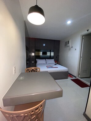 Kamar Eksekutif, 1 Tempat Tidur Queen | Area keluarga | TV layar datar