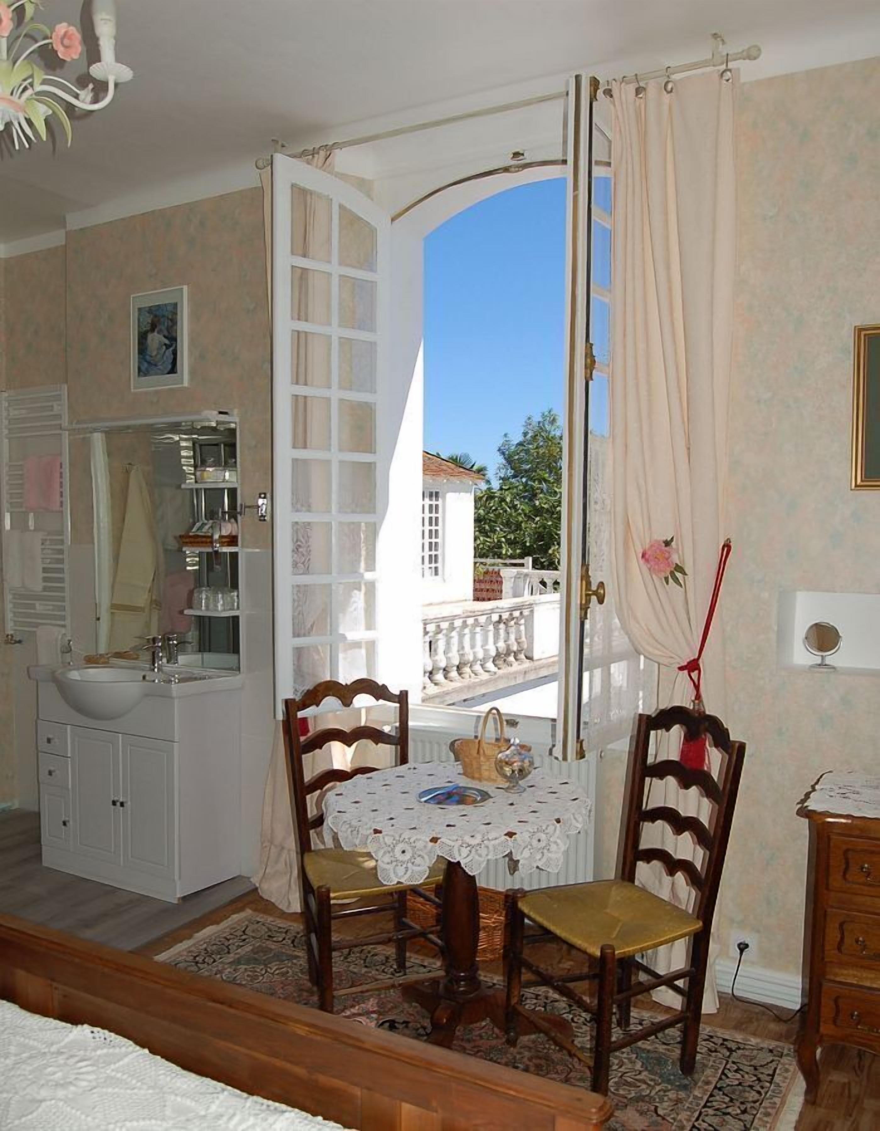 Comfort Room, 1 Double or 2 Single Beds, Garden View, Garden Area | Interior