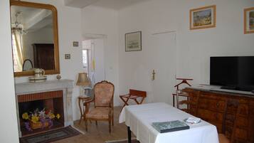 Comfort Room, 1 Bedroom, City View | Premium bedding, minibar, in-room safe, desk