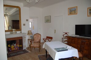 Comfort Room, 1 Bedroom, City View | Premium bedding, minibar, in-room safe, desk