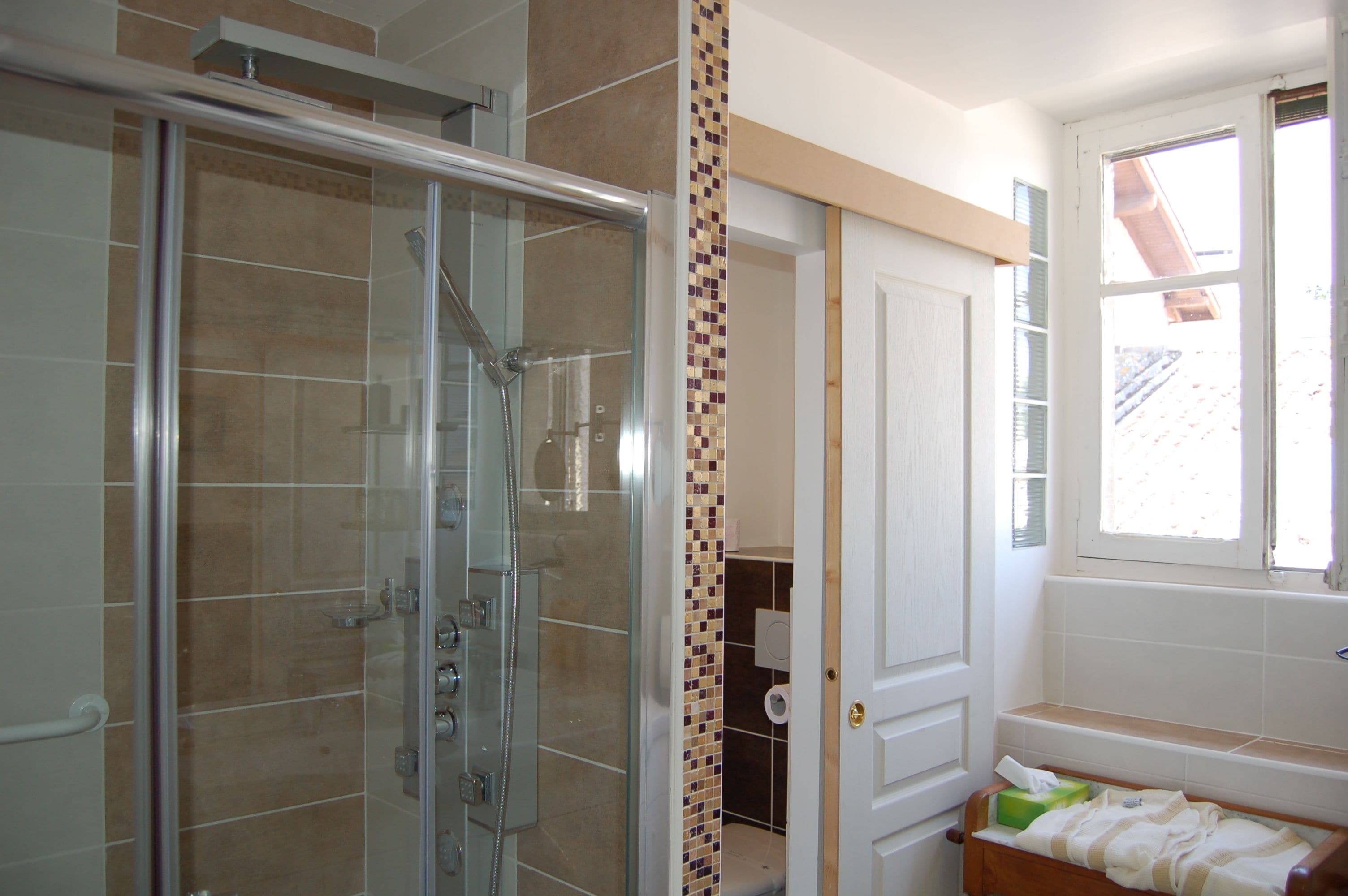 Comfort Room, 1 Bedroom, City View | Bathroom | Free toiletries, hair dryer, bathrobes, towels
