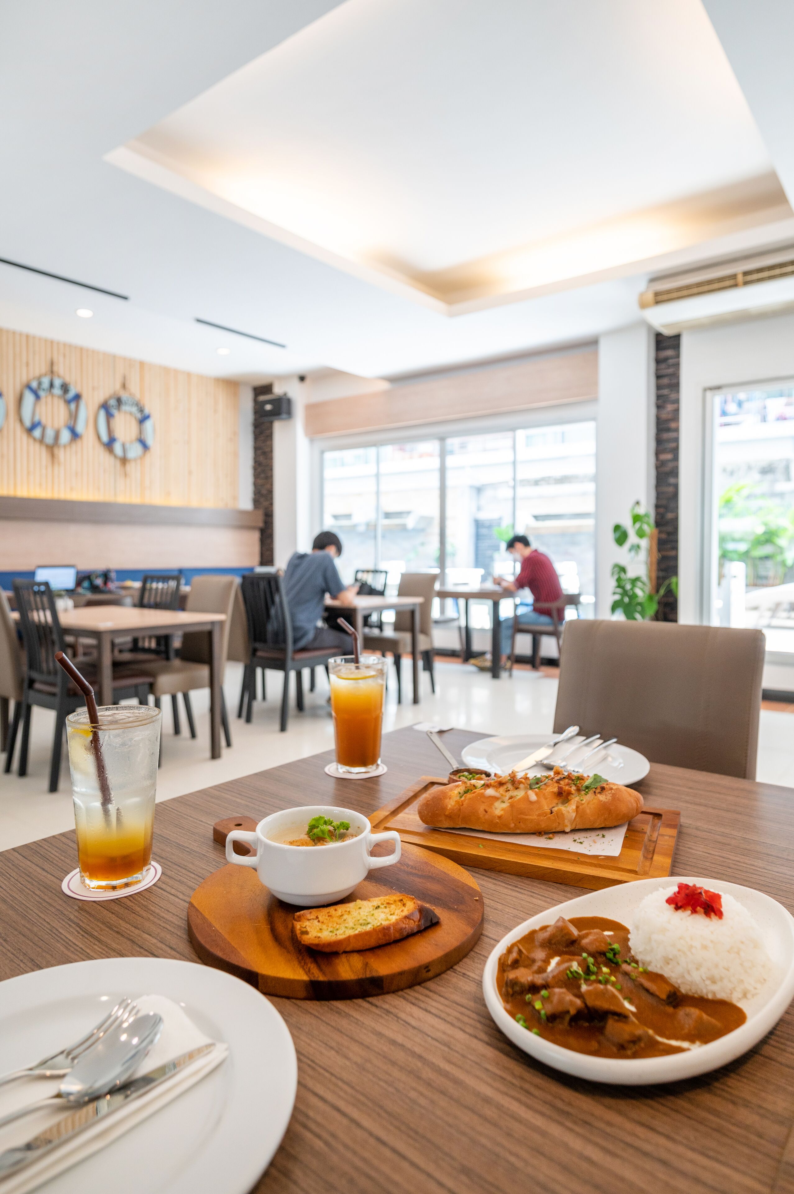 daily buffet breakfast (thb 150 per person)