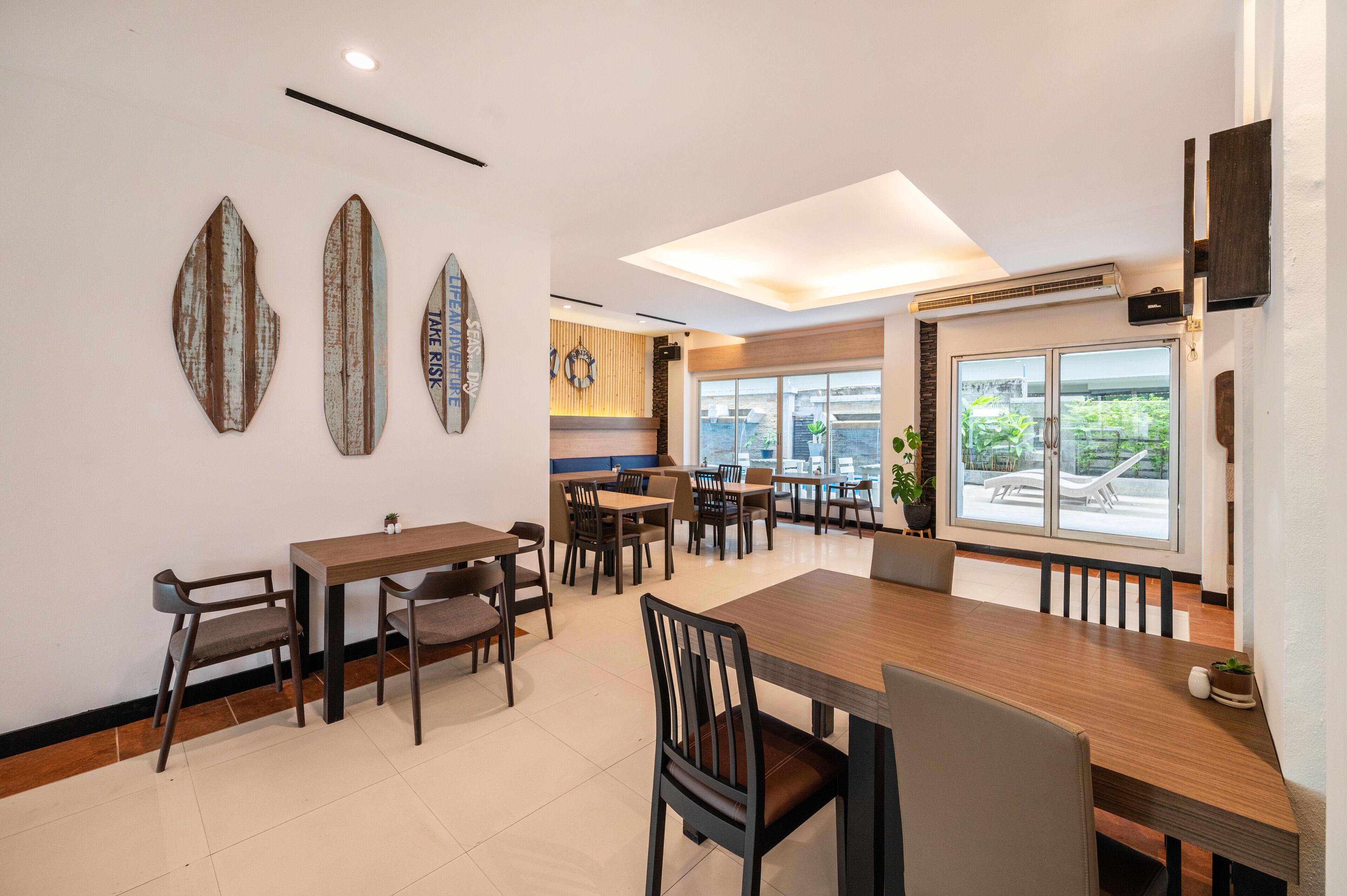 breakfast, lunch, dinner served; thai cuisine