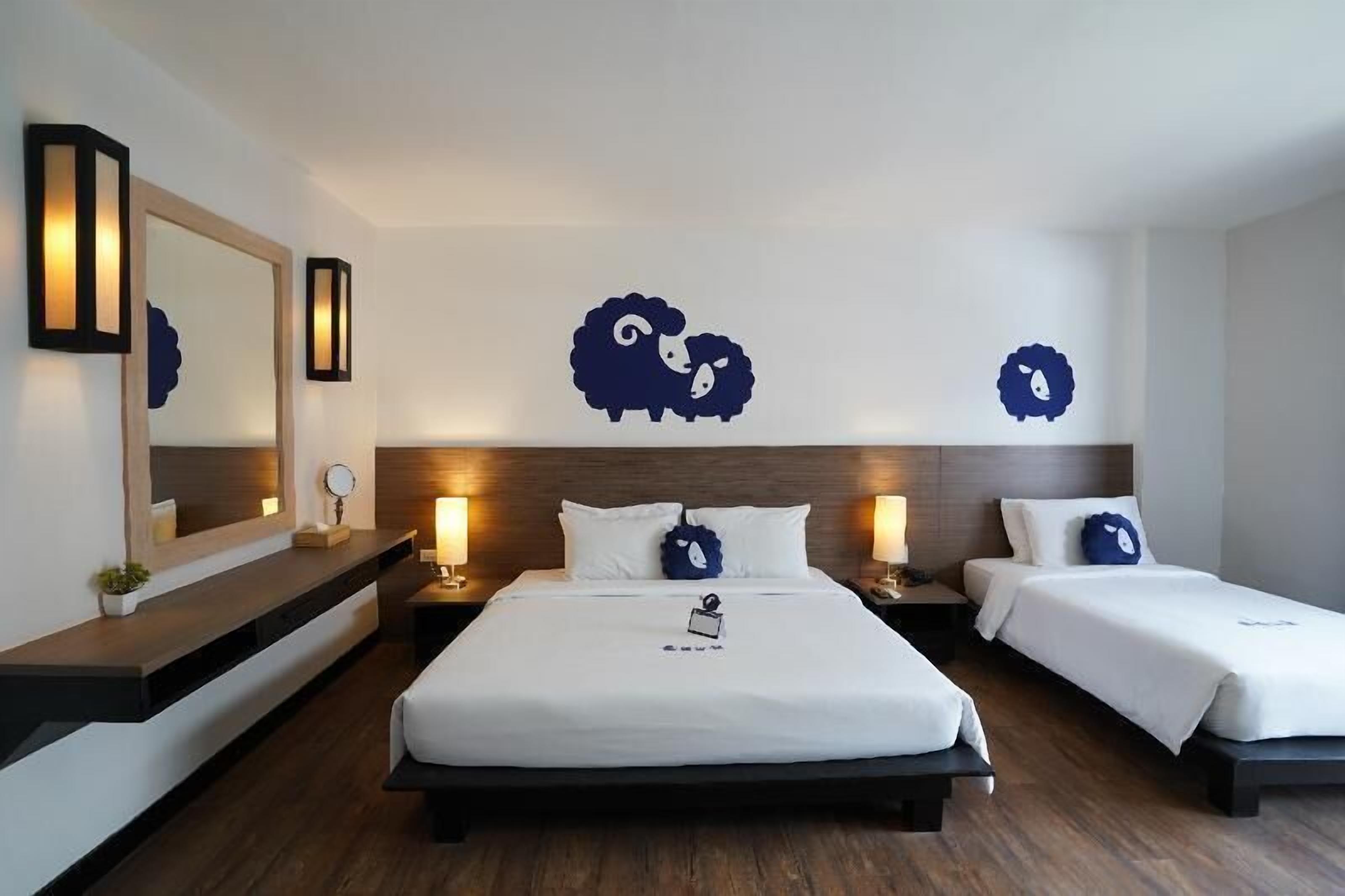 Zimmersafe, Schreibtisch, Verdunkelungsvorhänge, kostenloses WLAN