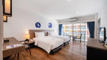 Caja fuerte, escritorio, cortinas opacas y wifi gratis