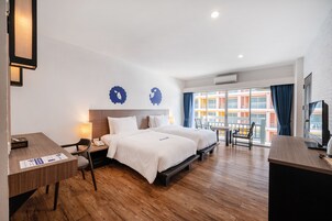 客房内保险箱、办公桌、遮光窗帘、免费 WiFi