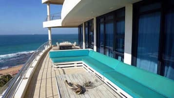 Luxury-Apartment, 3 Schlafzimmer, Strandblick | Terrasse/Patio