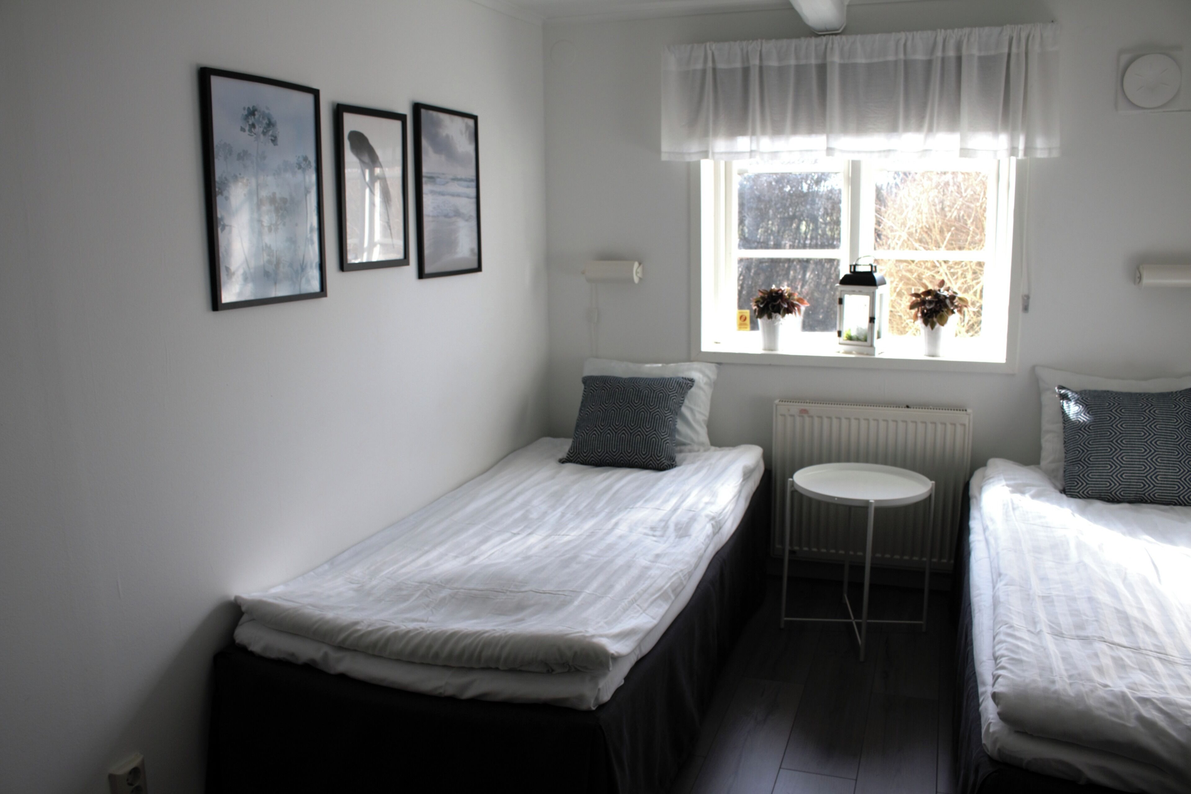Twin Room, 2 Single Beds, Shared Bathroom