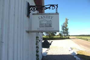 Utsikt mot landet från boendet