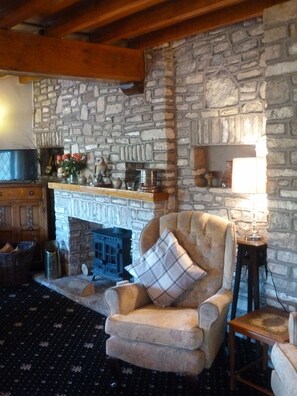 House (9 Bedrooms) | Living area
