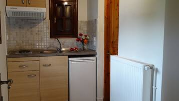 Double or Twin Room, Garden View | Private kitchen | Fridge, stovetop, electric kettle, cookware/dishes/utensils