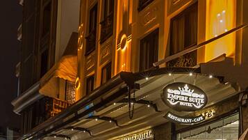 Façade de l’hébergement - soirée/nuit