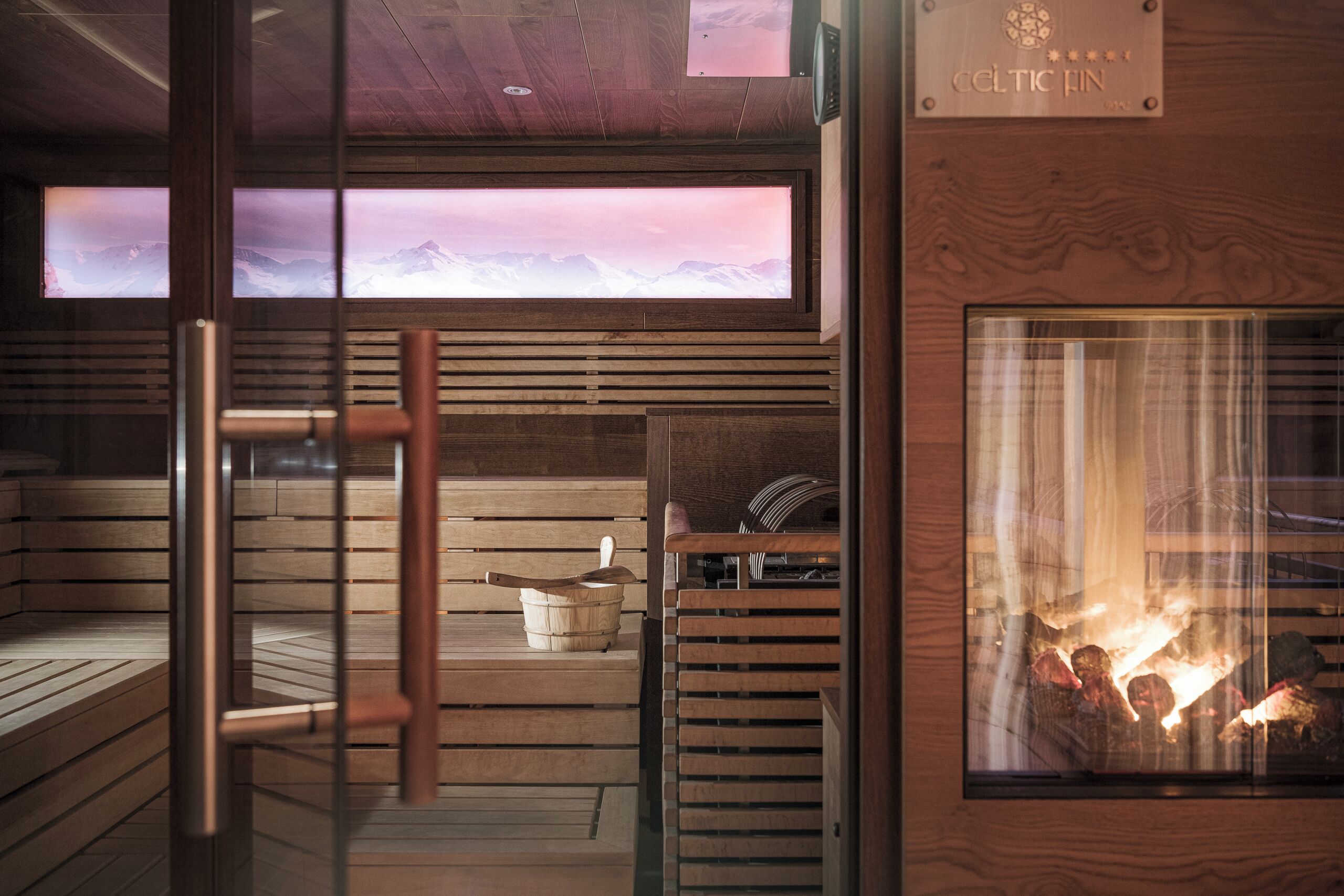 Foto - Hotel Norica - Thermenhotels Gastein mit dem Bademantel direkt in die Therme