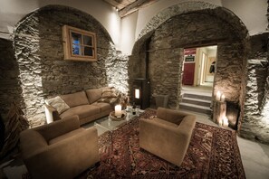 Suite, torre | Área de sala de estar | Televisión de pantalla plana