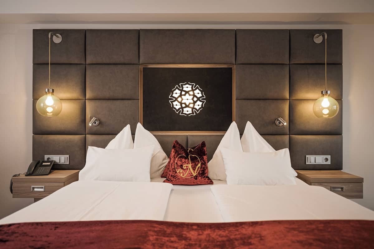 double room, balcony | 1 bedroom, minibar, in-room safe, desk