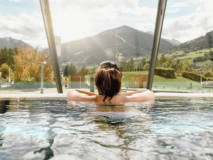 Sauna, steam room, hot springs/mineral springs, body treatments