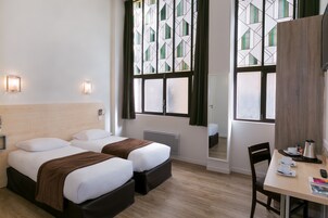 Dobbeltrom (Privilege) | Individuelt innredet, skrivebord og skrivebord for bærbar PC