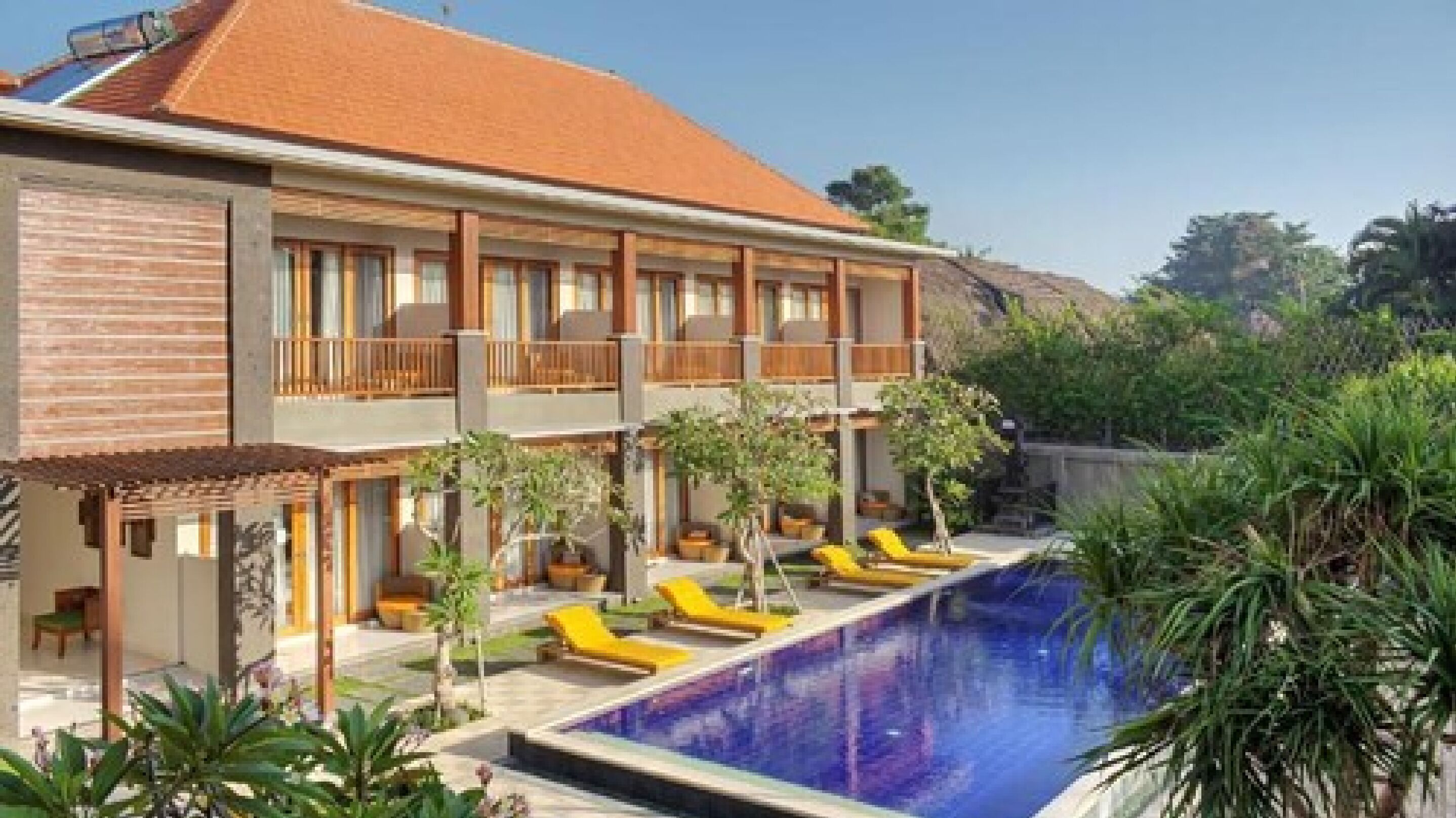 outdoor pool, pool loungers