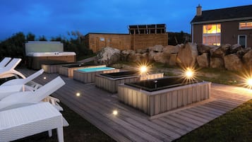 Couples treatment rooms, hot tub, steam room, body treatments, mud baths