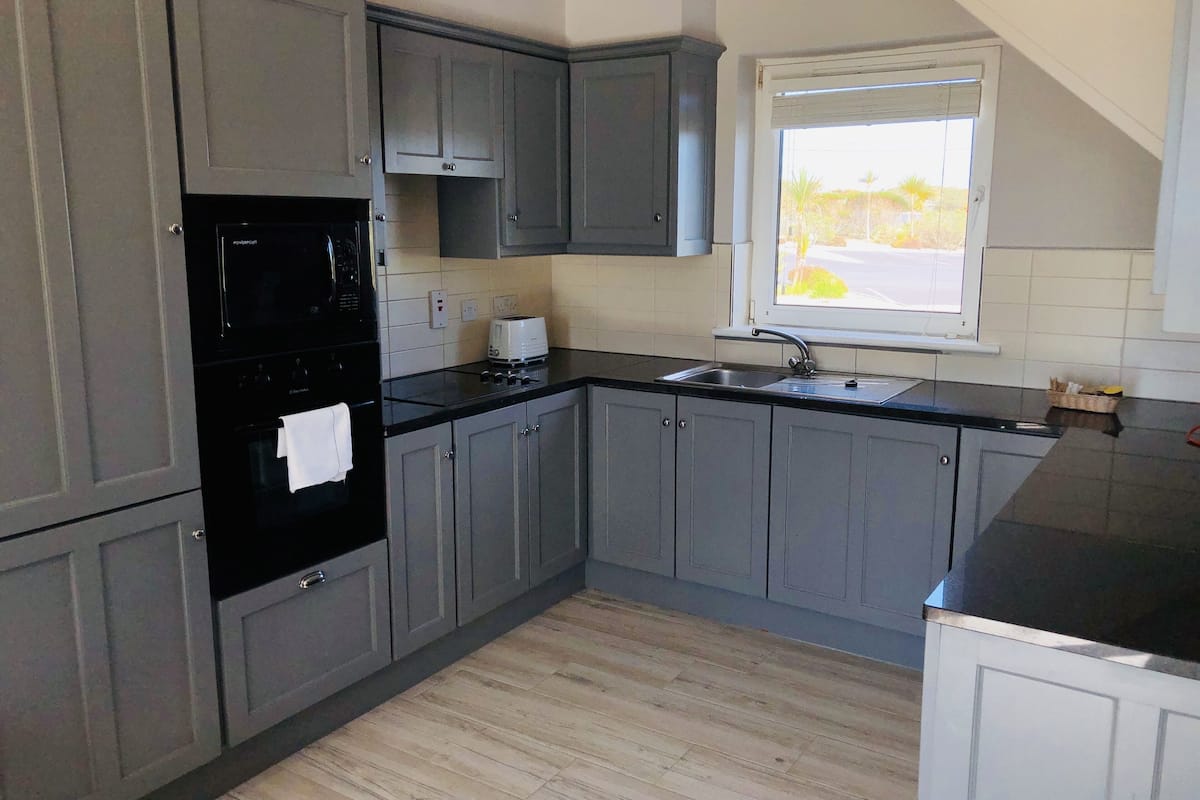 family house, 2 bedrooms, kitchen, bay view | 2 bedrooms, premium bedding, in-room safe, desk