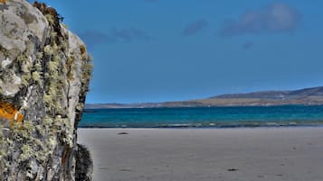 Privat strand, vit sandstrand, snorkling och kajakpaddling