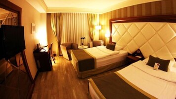 Quarto standard | Frigobar, cofres nos quartos, escrivaninha, quartos à prova de som