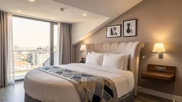 Junior Suite | Minibar, in-room safe, desk, soundproofing