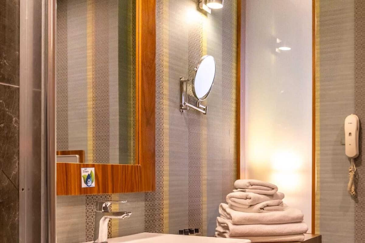 Standard Room | Bathroom | Free toiletries, hair dryer, bathrobes, slippers