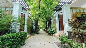 Property grounds - Karon Whale Resort (Karon)