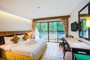 In-room safe, free cribs/infant beds, rollaway beds, free WiFi - Karon Whale Resort (Karon)