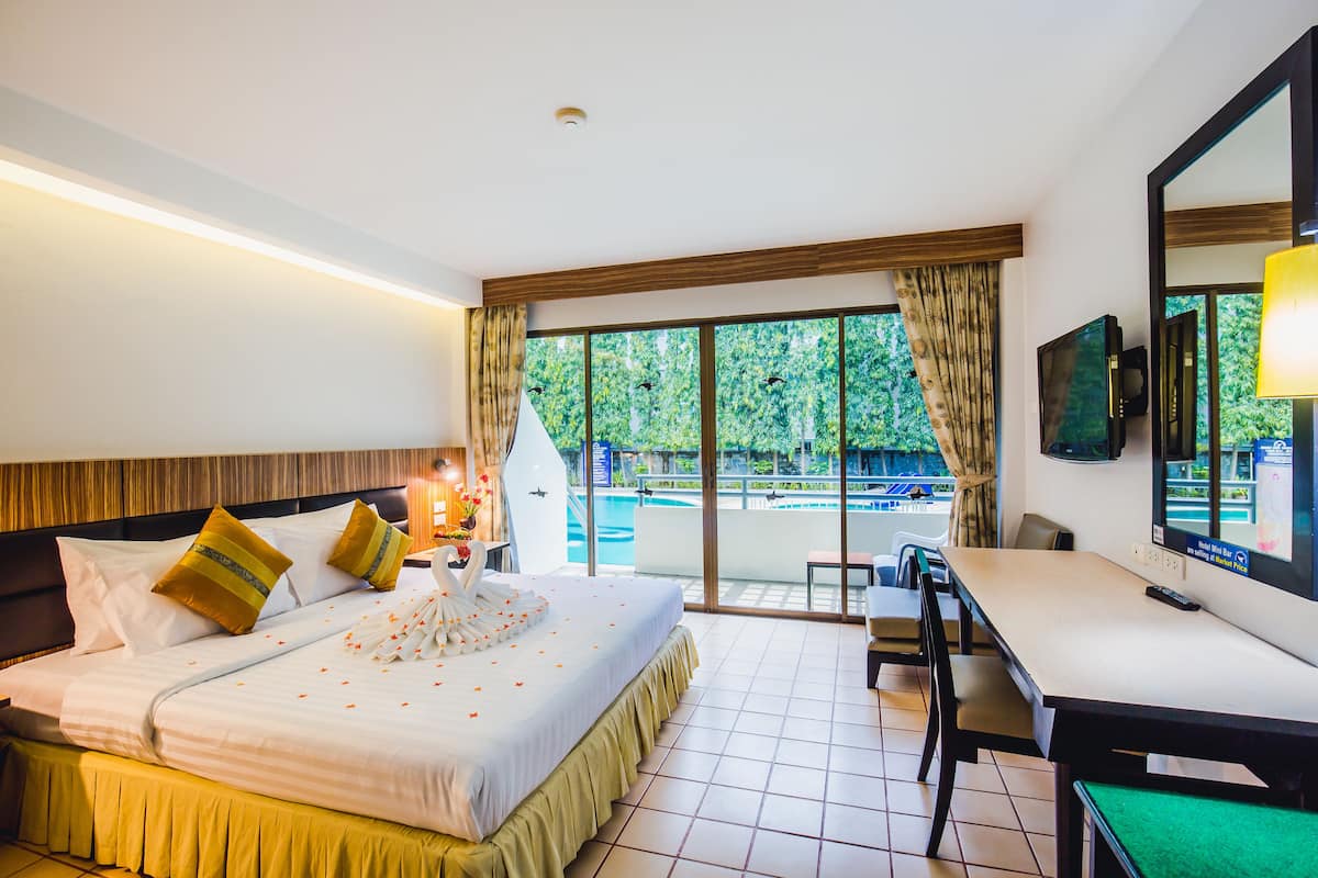 In-room safe, cribs (free), rollaway beds (surcharge), WiFi (free)